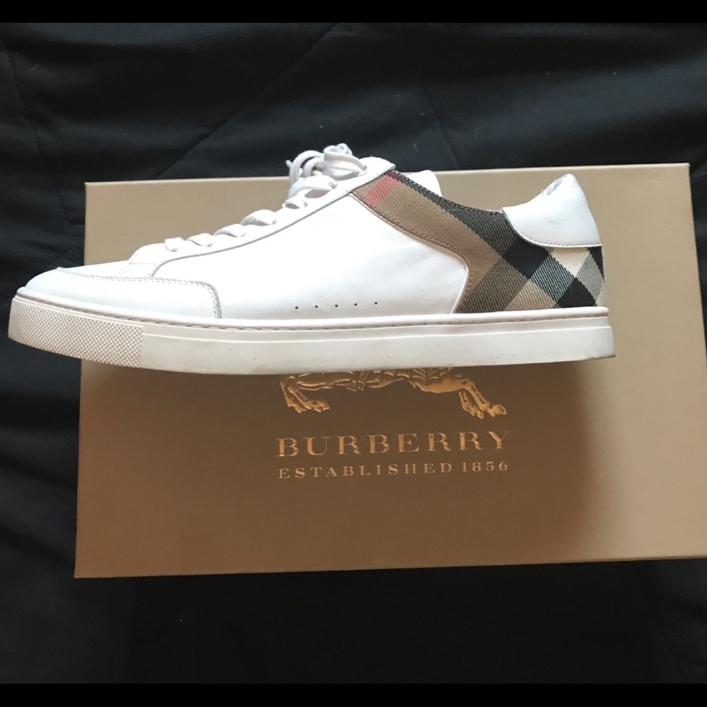 Size 10US Burberry sneakers